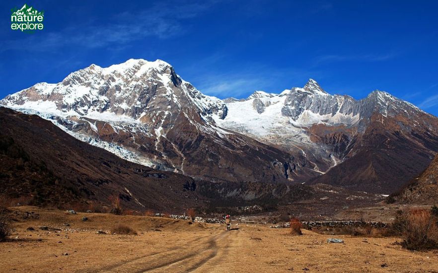 Things We Should Carry While Going on the Manaslu Trek